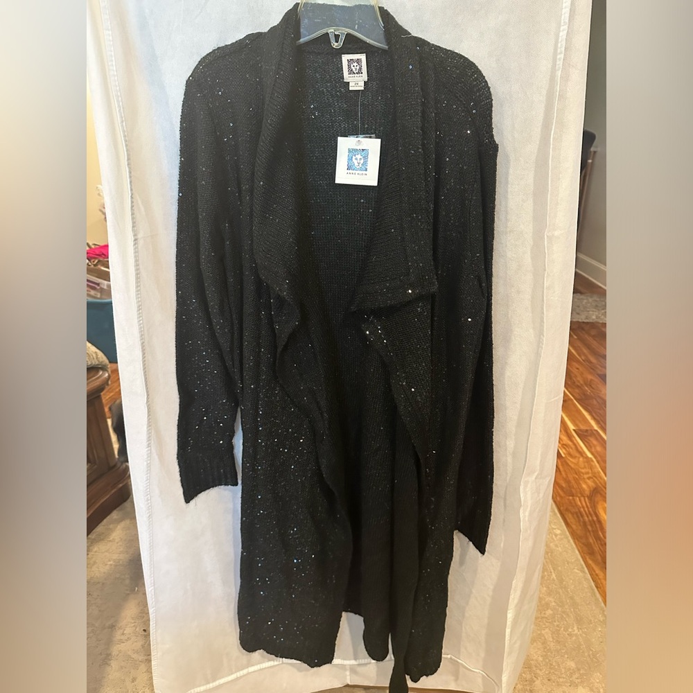 Woman black light sweater